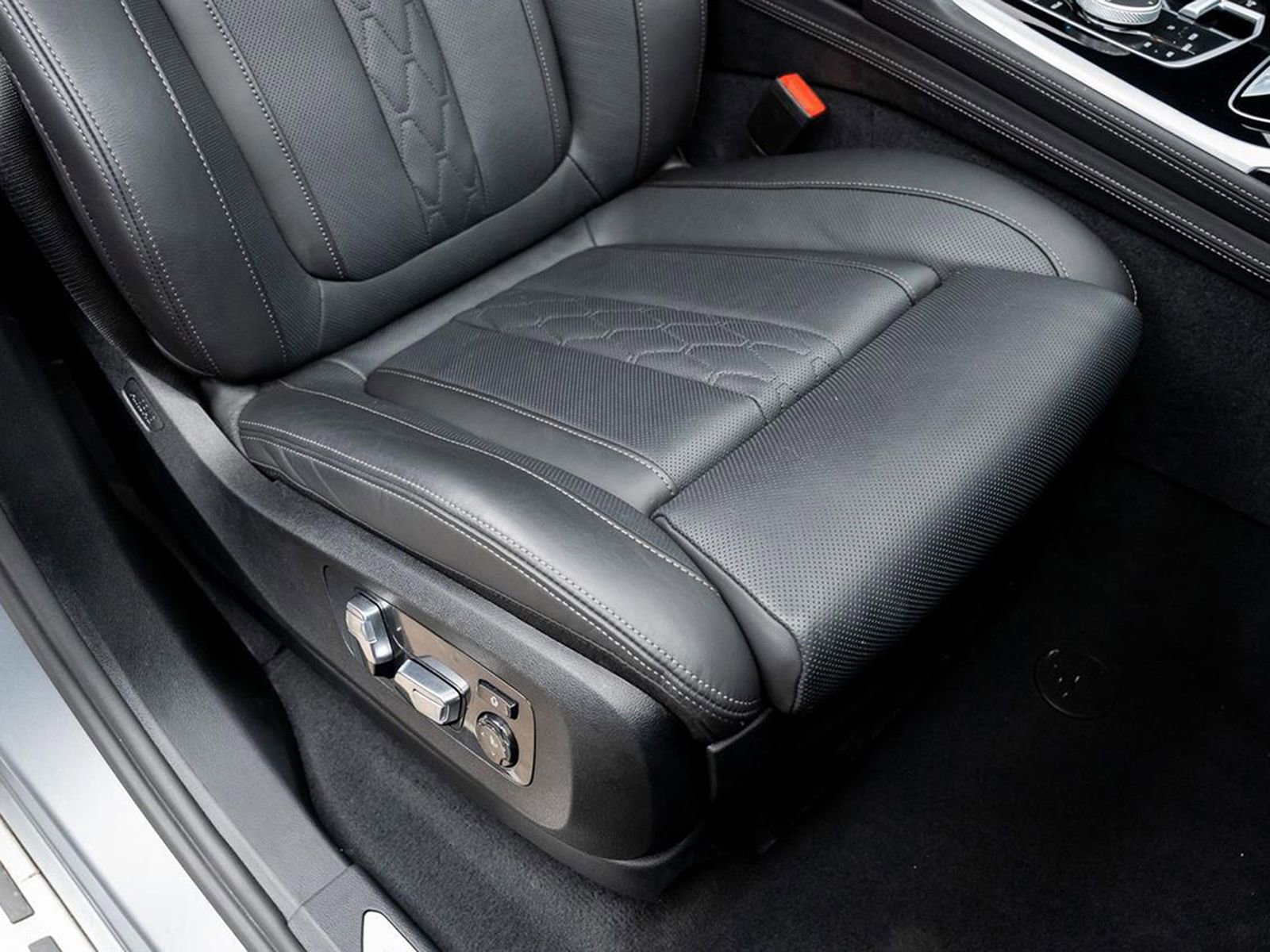 Used 2023 BMW X7 xDrive40i w/ Premium Package image 37