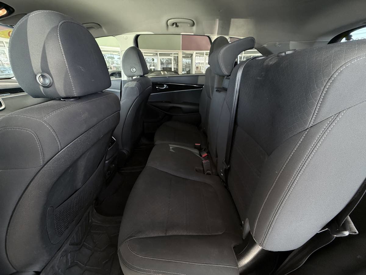 Used 2020 Kia Sorento S image 17