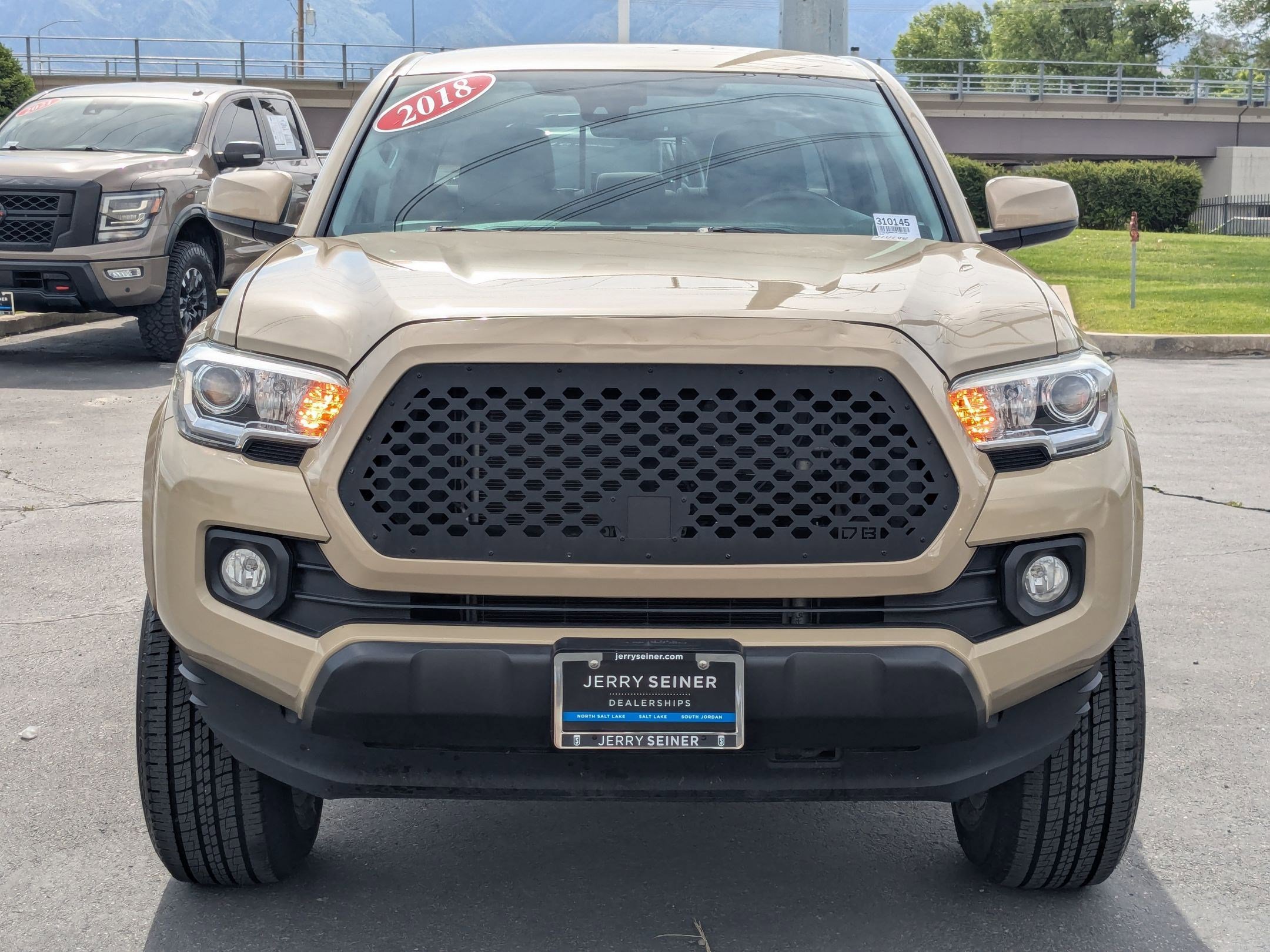 Used 2018 Toyota Tacoma SR5 AWD/4WD image 9