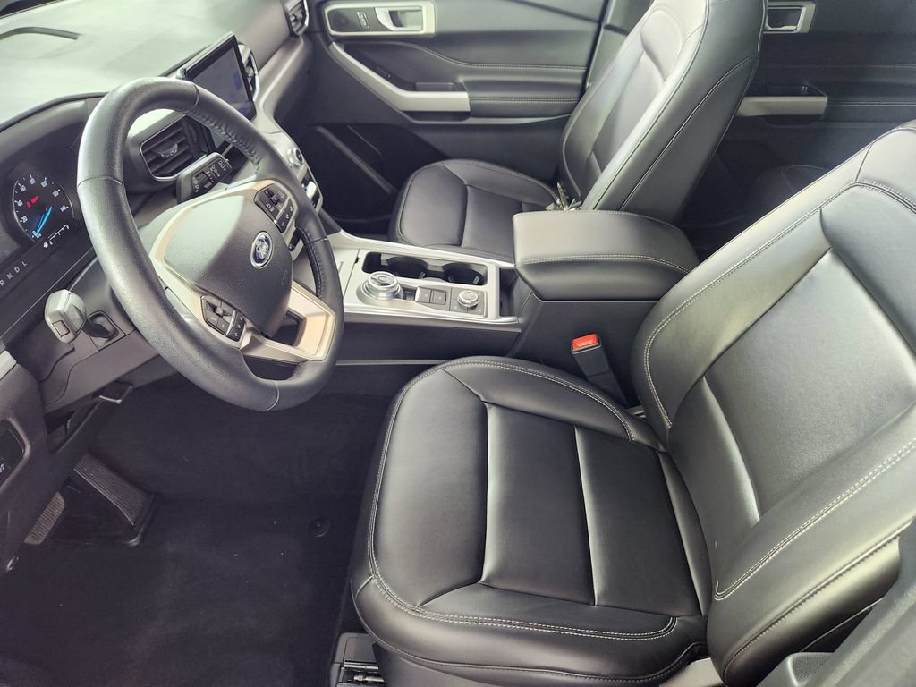 Used 2024 Ford Explorer XLT w/ Equipment Group 202A AWD/4WD image 12