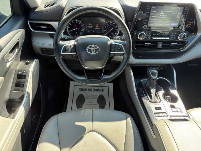 Used 2021 Toyota Highlander XLE AWD/4WD image 13