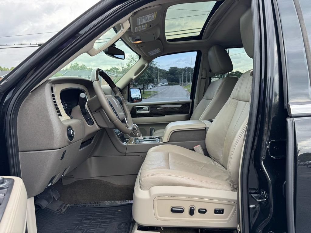 Used 2015 Lincoln Navigator 4WD image 14