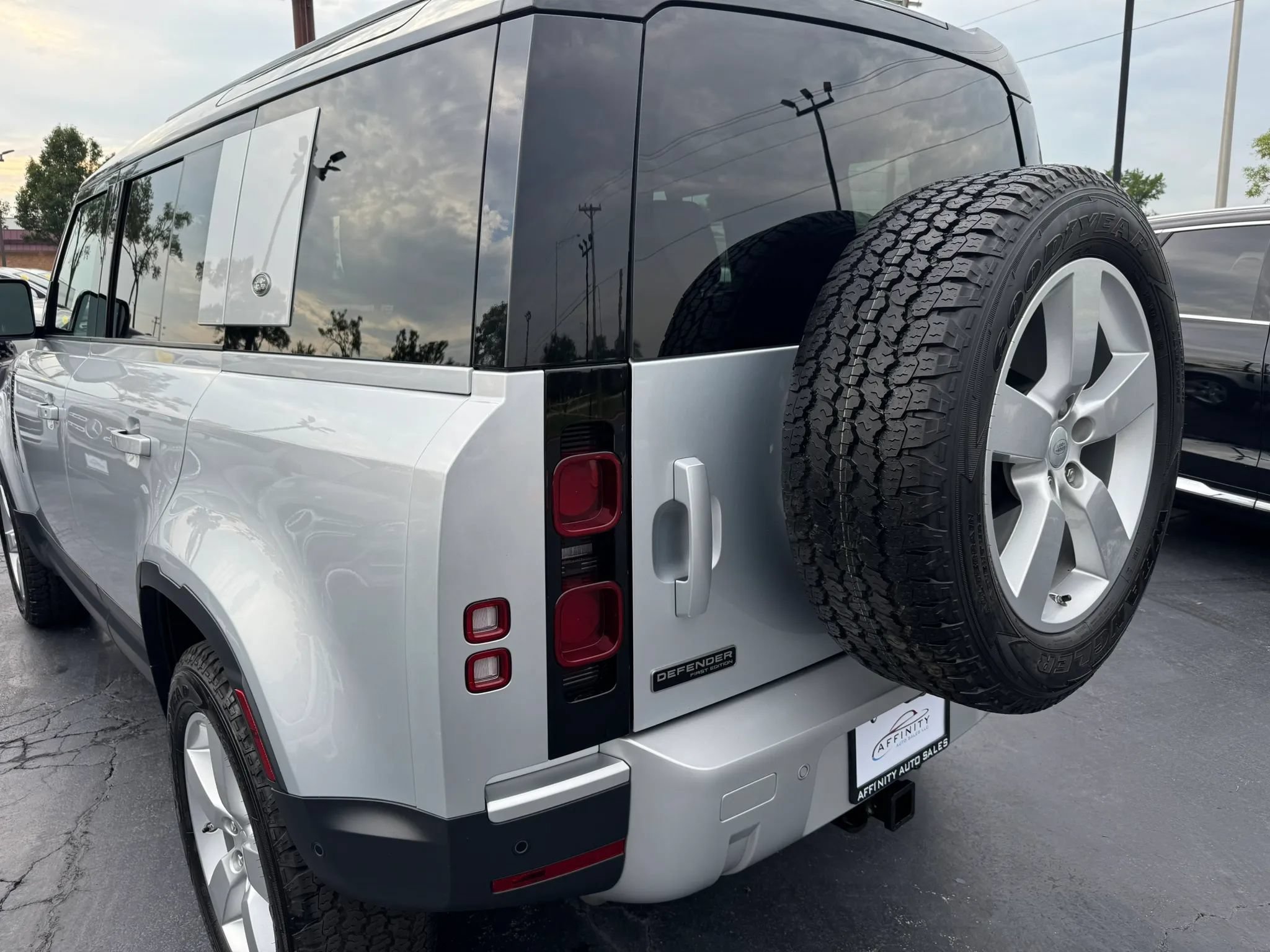 Used 2020 Land Rover Defender 110 HSE AWD/4WD image 6