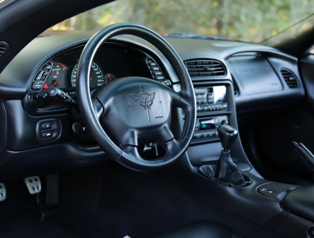 Used 2002 Chevrolet Corvette Coupe w/ Preferred Equipment Group2 image 9