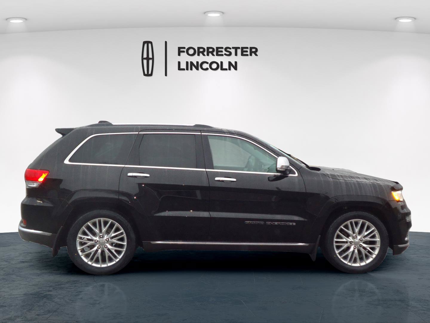 Used 2017 Jeep Grand Cherokee Summit AWD/4WD image 2