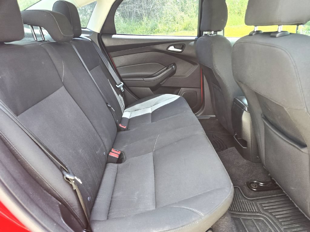 Used 2016 Ford Focus SE w/ SE Cold Weather Package FWD image 15
