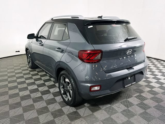 Used 2023 Hyundai Venue Limited w/ Cargo Package FWD image 5
