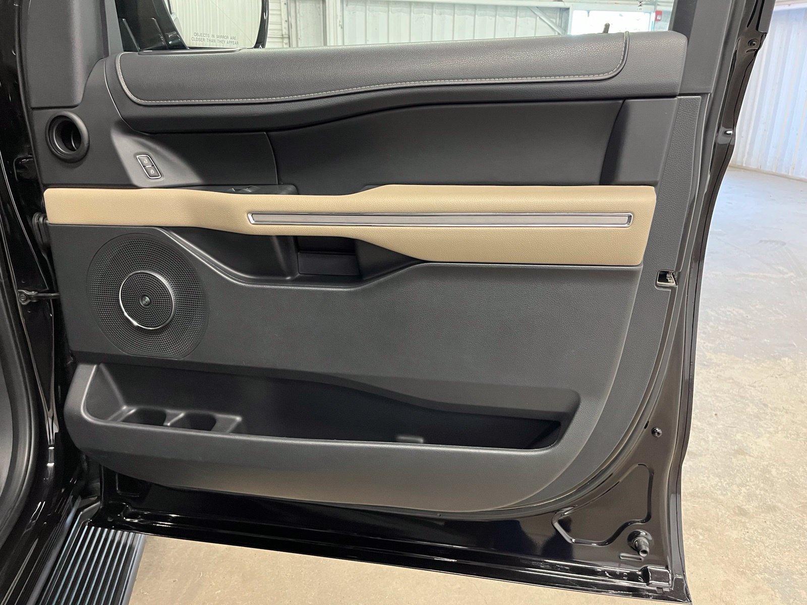 Used 2024 Ford Expedition Limited RWD image 18