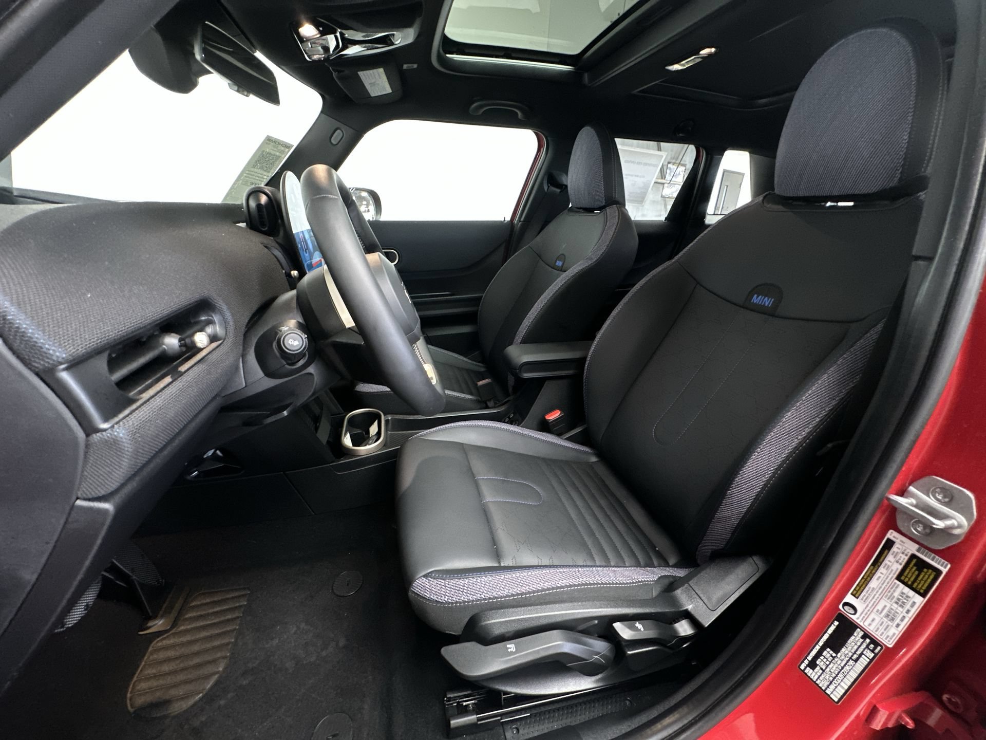 Used 2026 MINI Cooper 4-Door Hardtop FWD image 12