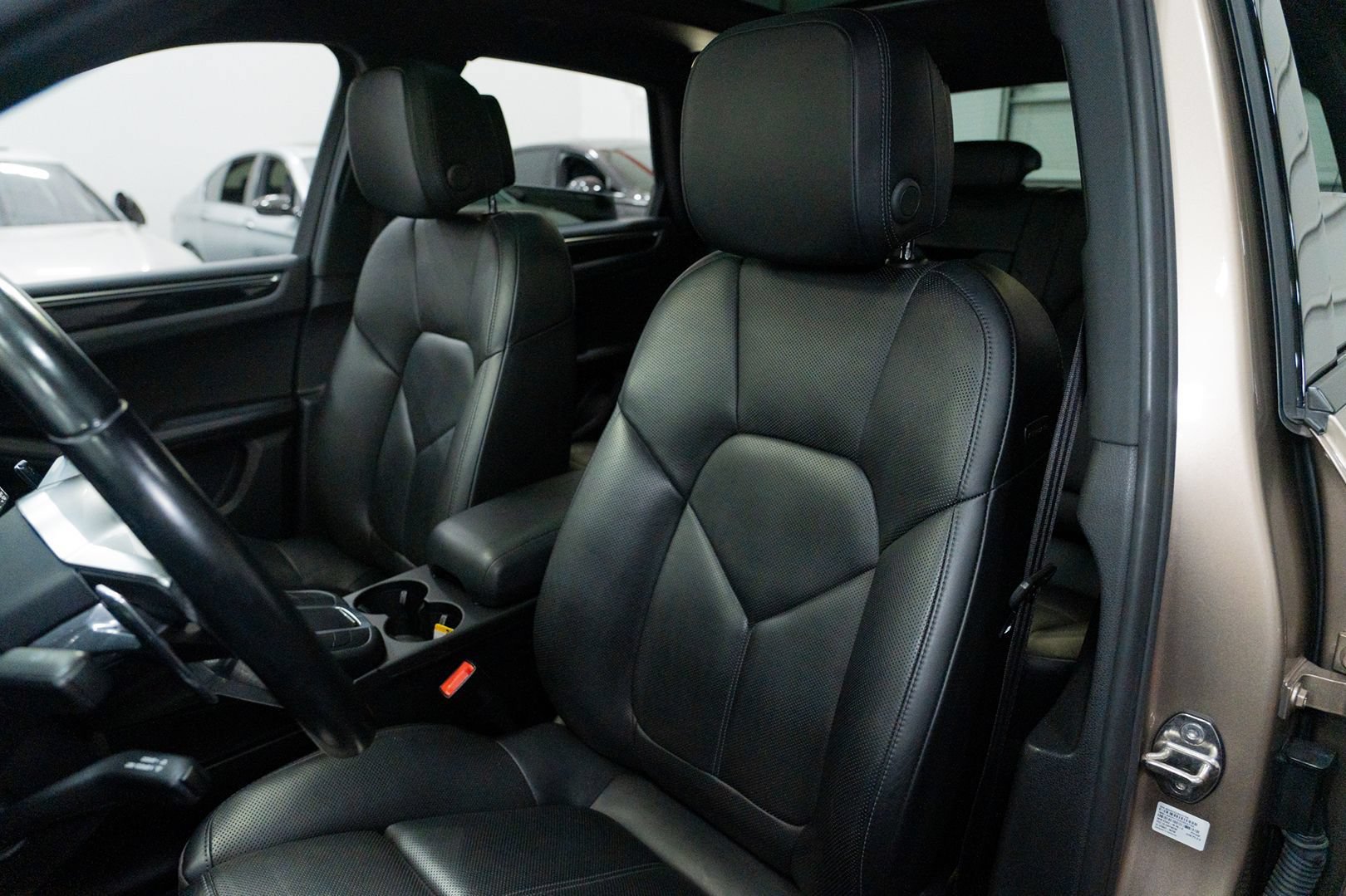 Used 2017 Porsche Macan AWD/4WD image 21