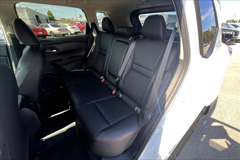 New 2026 Nissan Rogue SV AWD/4WD image 10