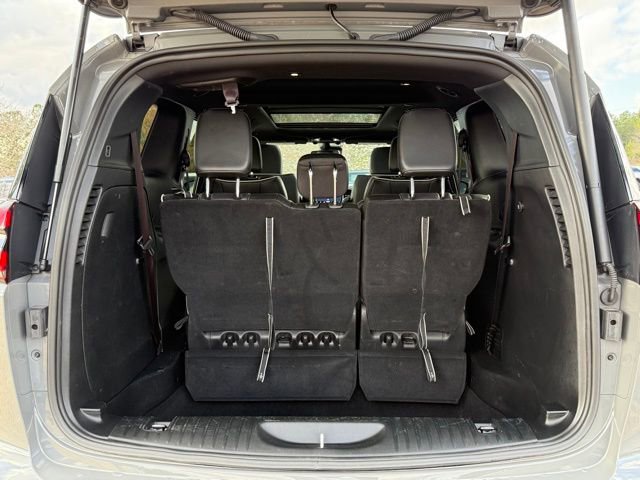 Used 2025 Chrysler Pacifica Limited image 32
