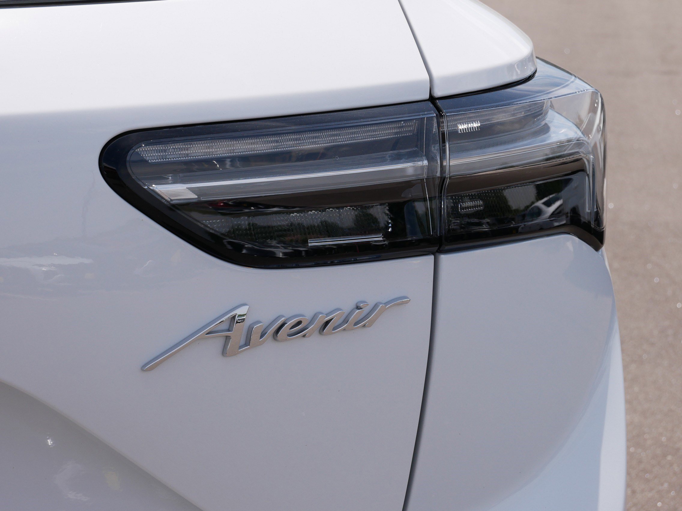 Used 2022 Buick Envision Avenir w/ Technology Package II AWD/4WD image 17