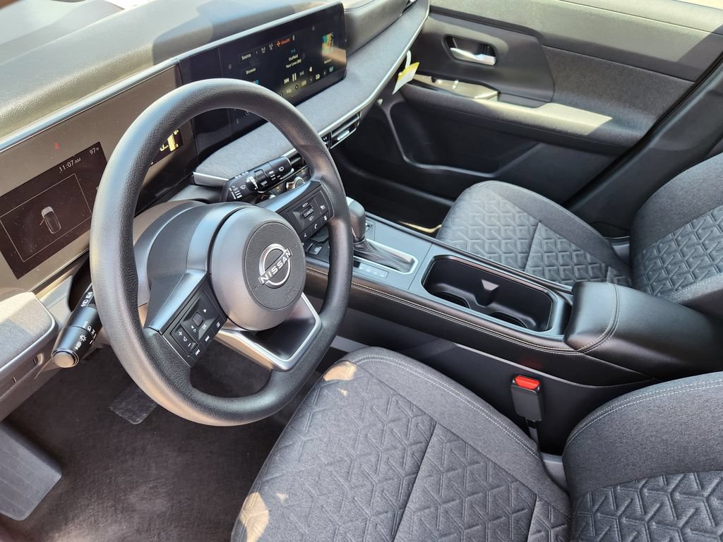 Certified 2025 Nissan Kicks SV AWD/4WD image 9