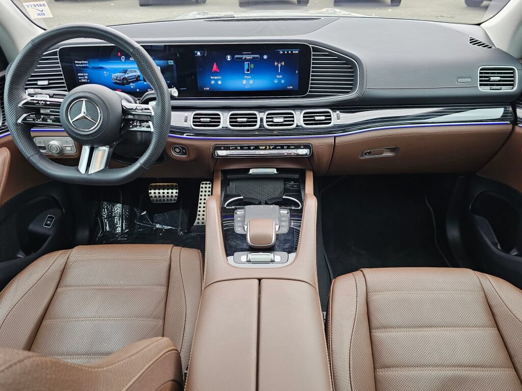 Used 2024 Mercedes-Benz GLS 580 4MATIC image 9