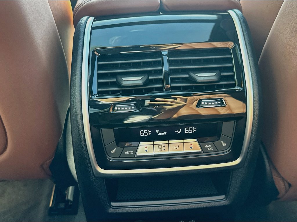 New 2027 BMW X7 M60i AWD/4WD image 27