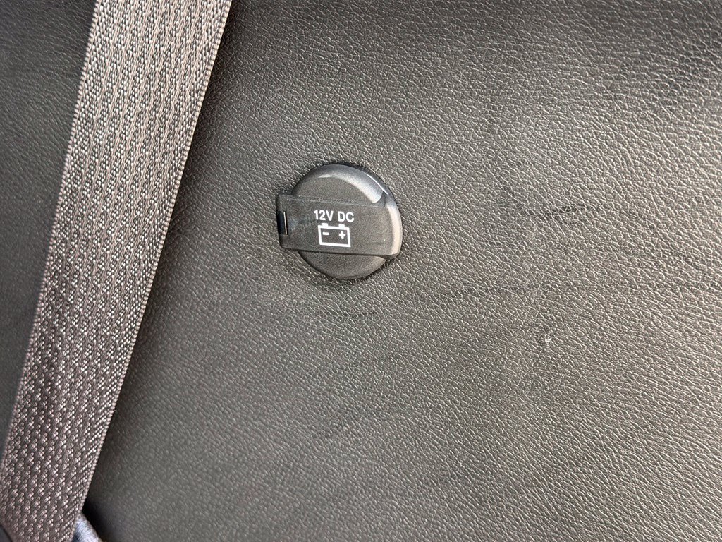 Used 2025 Chrysler Pacifica Limited FWD image 46