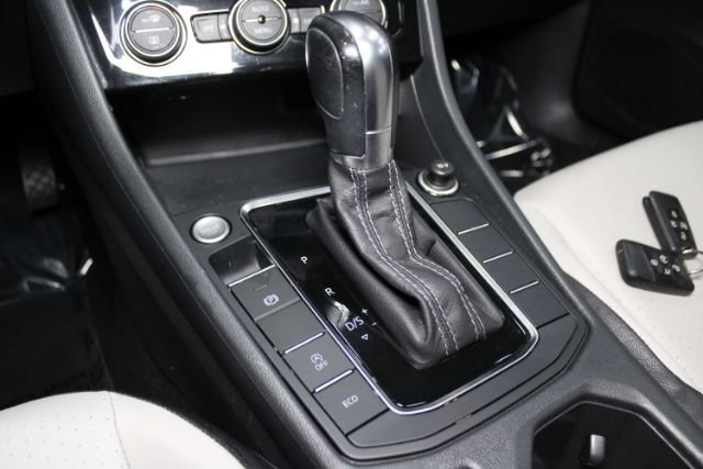 Used 2019 Volkswagen Jetta R-Line w/ R-Line Cold Weather Package FWD image 16