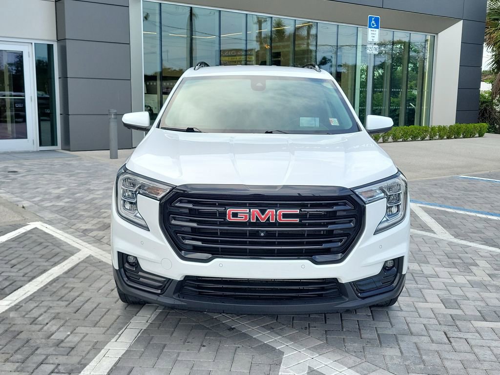 Used 2022 GMC Terrain SLT w/ Tech Package FWD image 8