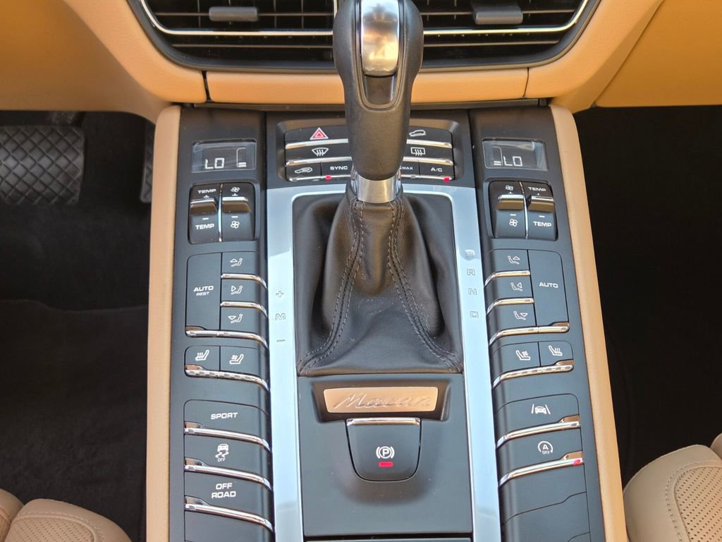 Used 2020 Porsche Macan w/ Premium Package Plus AWD/4WD image 35
