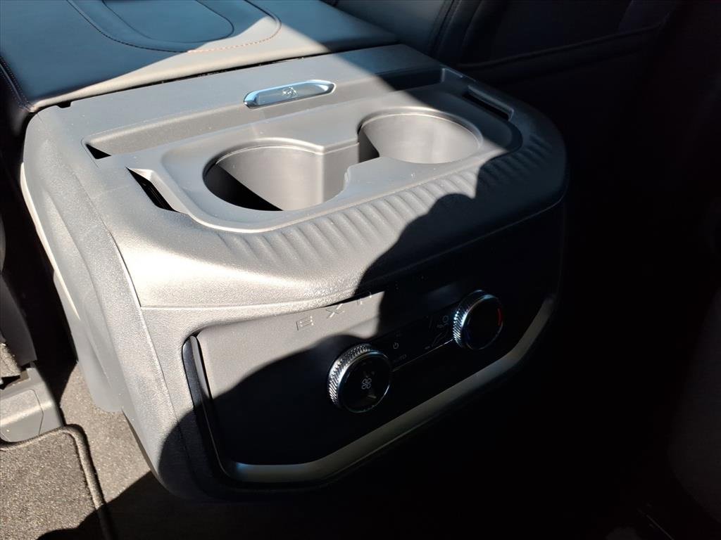 New 2025 Ford Expedition Active image 10
