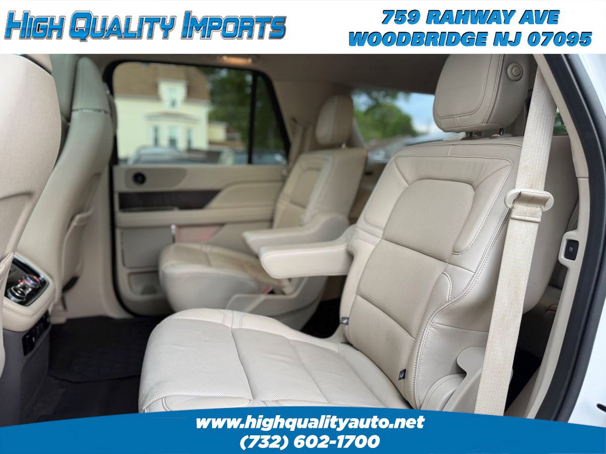 Used 2018 Lincoln Navigator Select w/ Technology Package AWD/4WD image 16