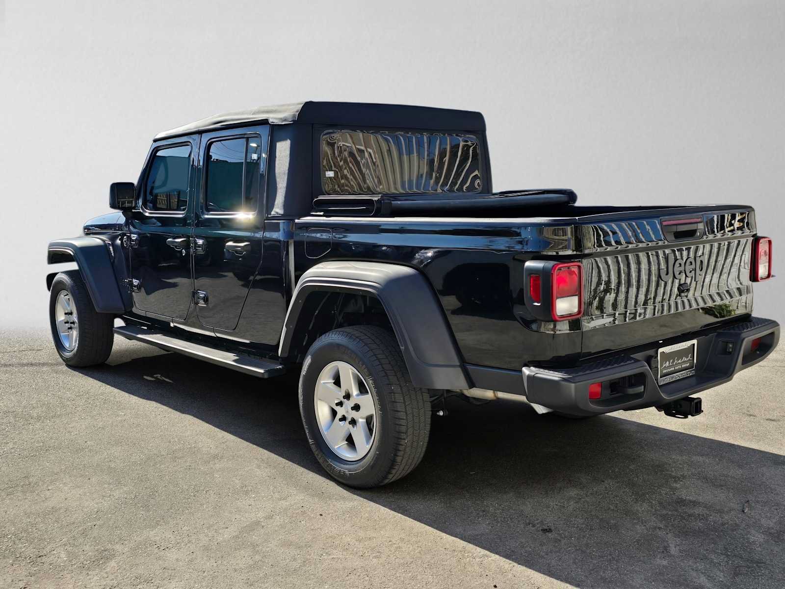 Used 2023 Jeep Gladiator Sport AWD/4WD image 5
