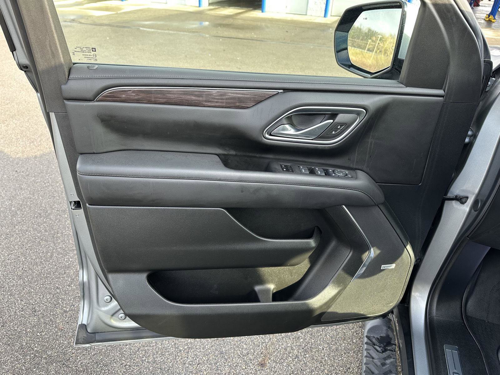 Used 2024 Chevrolet Tahoe Z71 w/ Luxury Package image 16