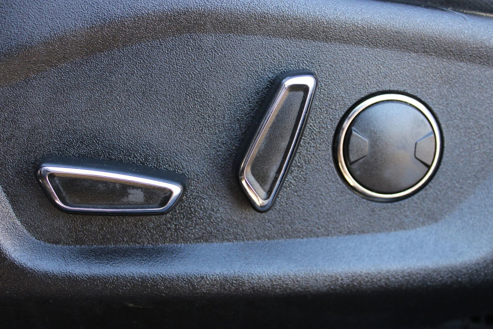 Used 2017 Ford Explorer XLT w/ Equipment Group 201A image 27