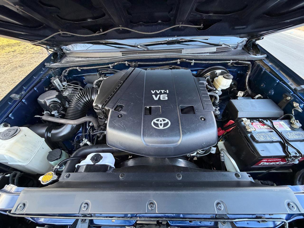 Used 2015 Toyota Tacoma 4x4 Access Cab V6 w/ TRD Sport Package image 9