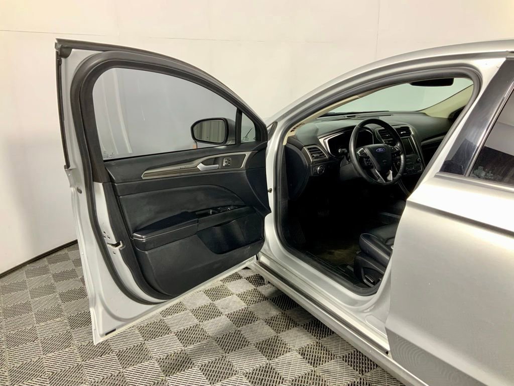 Used 2019 Ford Fusion SEL image 17