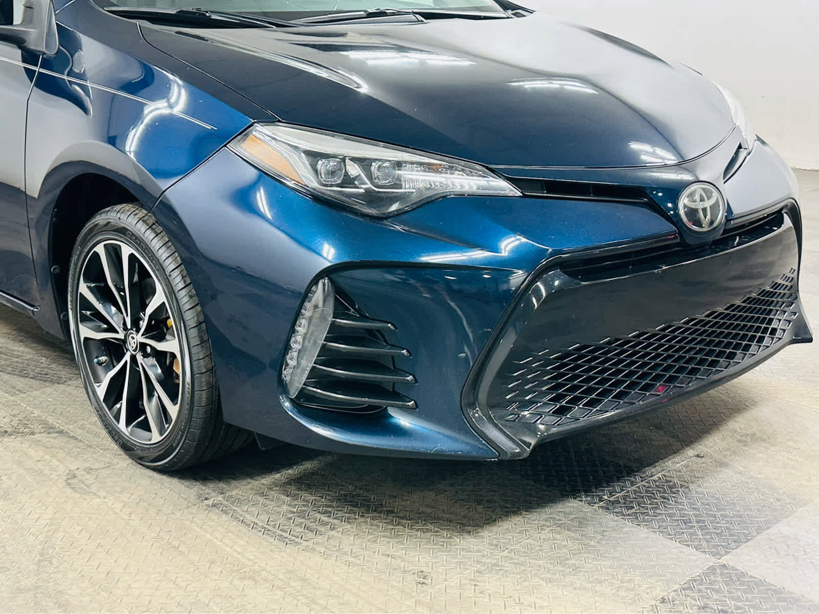 Used 2018 Toyota Corolla SE FWD image 3