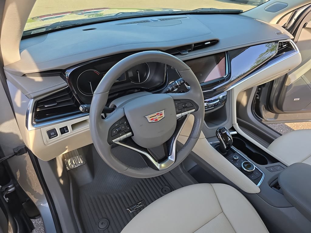 Certified 2024 Cadillac XT6 Premium Luxury w/ LPO, Floor Liner Package AWD/4WD image 17