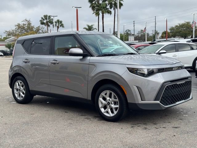 Certified 2025 Kia Soul LX image 6