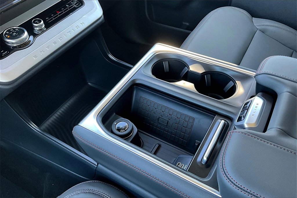 New 2025 Ford Expedition Max Active image 12