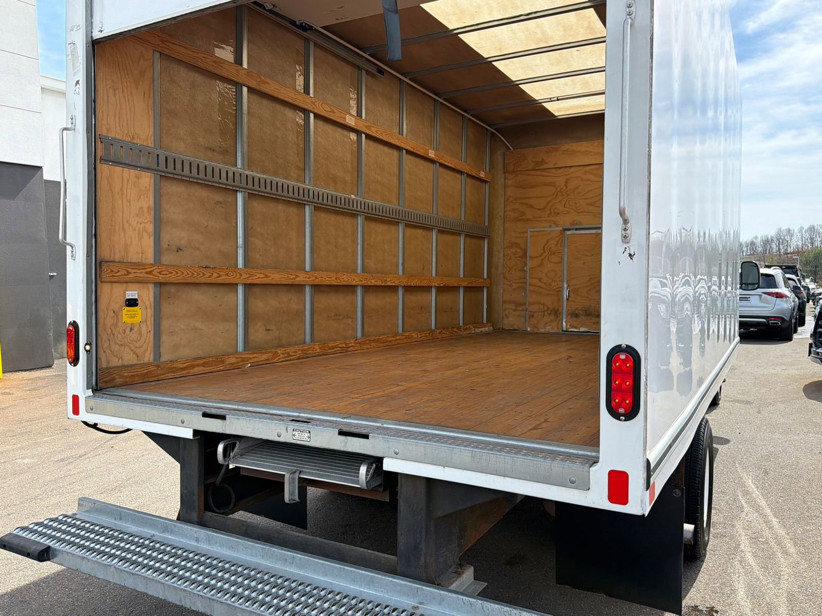 Used 2024 Ford E-350 and Econoline 350 Super Duty w/ Power Windows & Locks Group image 9