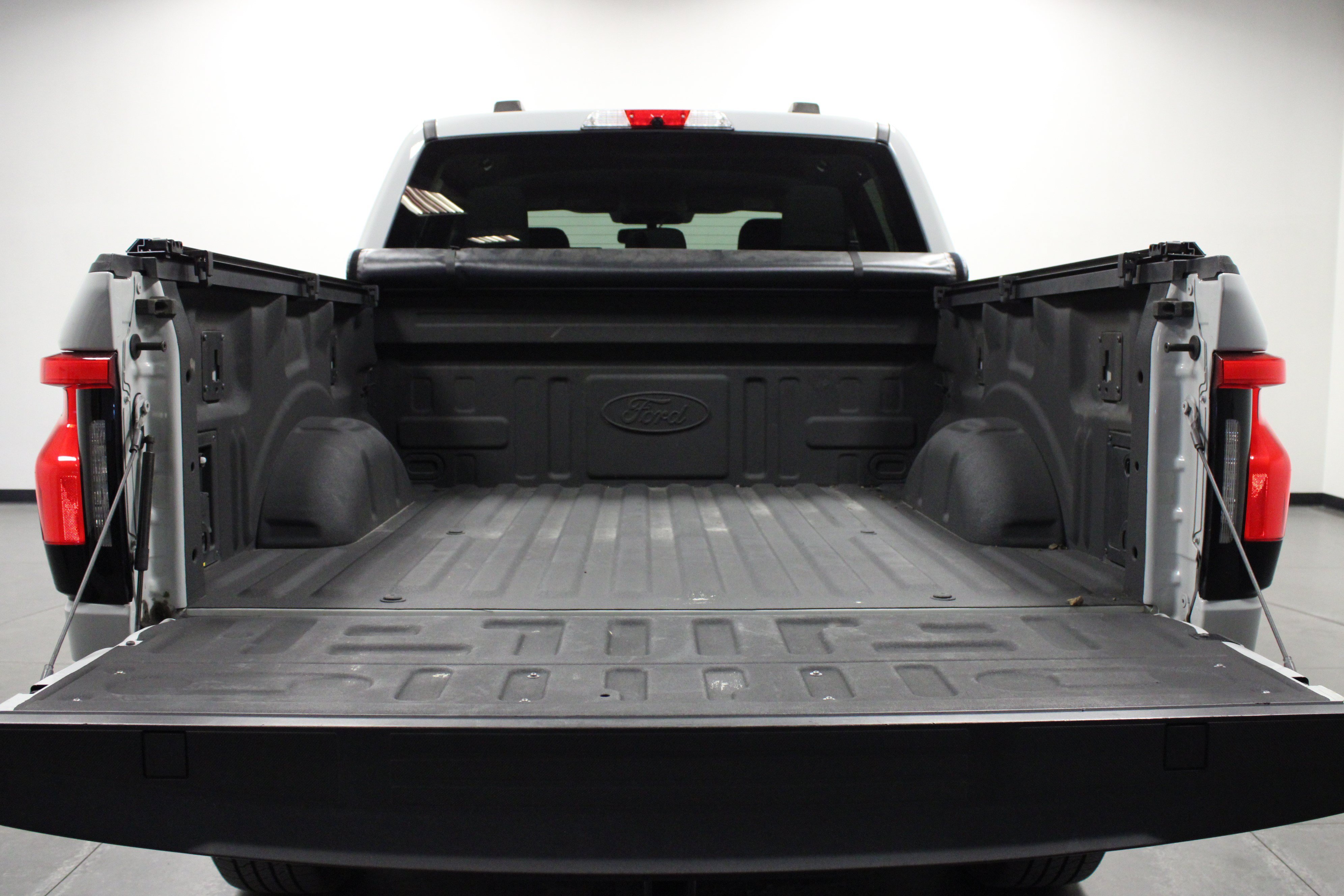 Used 2024 Ford F150 Lightning XLT AWD/4WD image 14