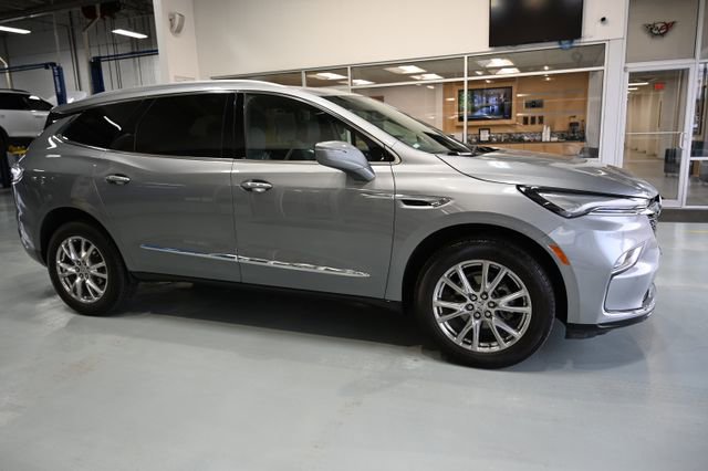 Used 2023 Buick Enclave Essence w/ Experience Buick Package FWD image 4