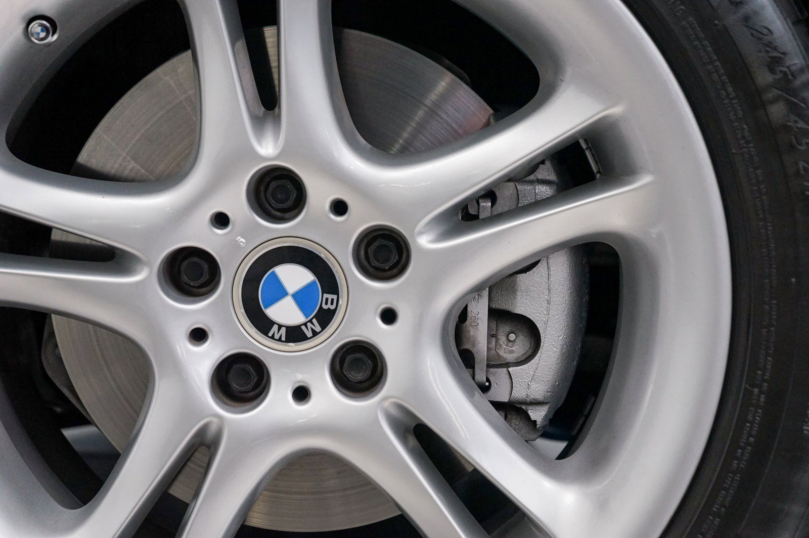 Used 2003 BMW Z8 RWD image 23