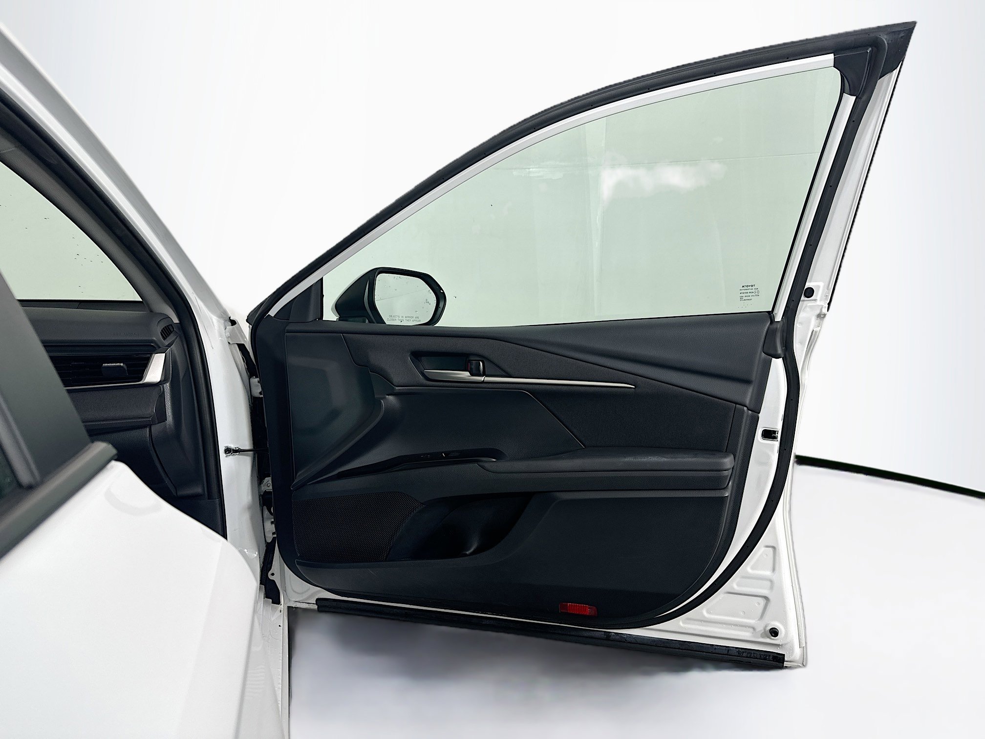 Used 2025 Toyota Camry LE image 31