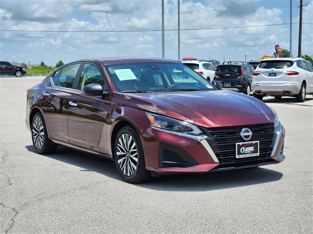 Used 2024 Nissan Altima 2.5 SV image 3