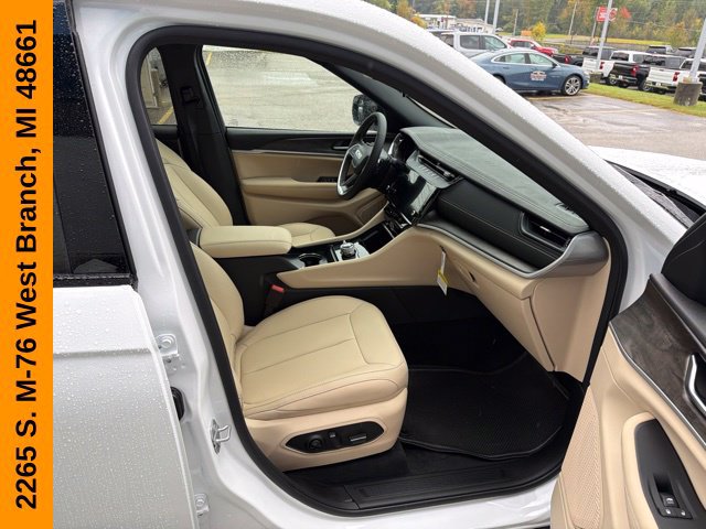 New 2027 Jeep Grand Cherokee Limited AWD/4WD image 29