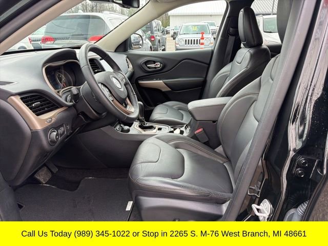 Used 2018 Jeep Cherokee Limited w/ Technology Group image 2