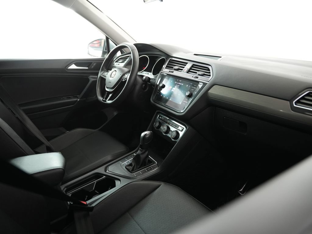 Used 2020 Volkswagen Tiguan SE FWD image 50
