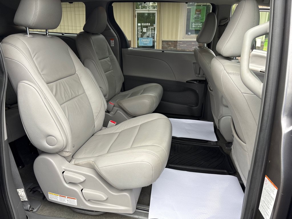 Used 2017 Toyota Sienna XLE Premium AWD/4WD image 25