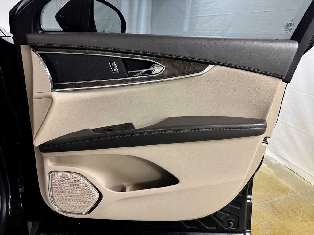 Used 2017 Lincoln MKX Reserve FWD image 17
