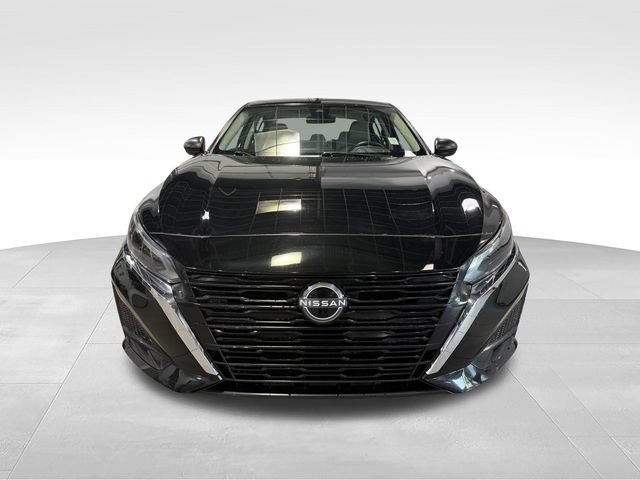 Used 2025 Nissan Altima 2.5 SV FWD image 2