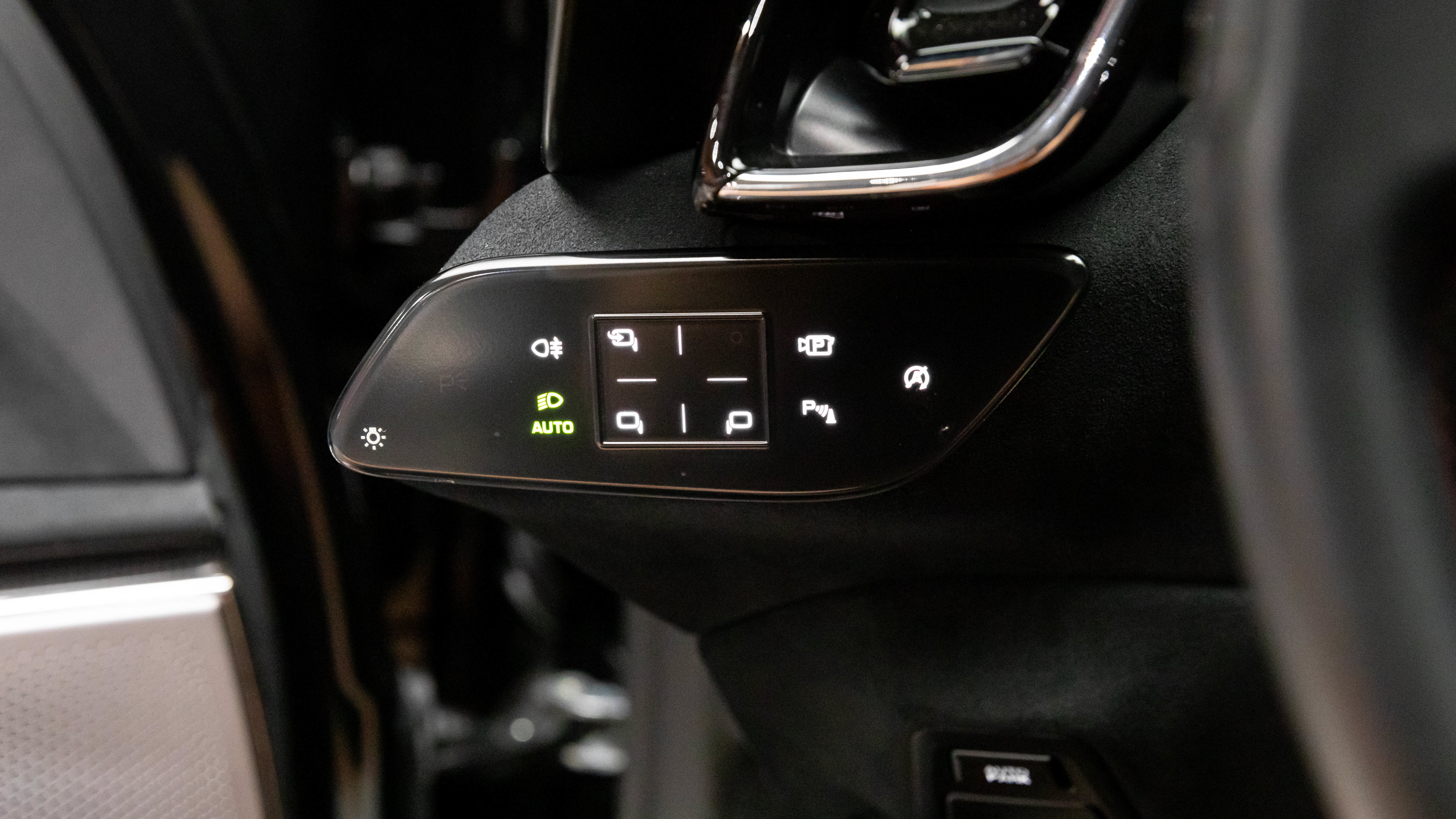 Used 2021 Ferrari Roma RWD image 23