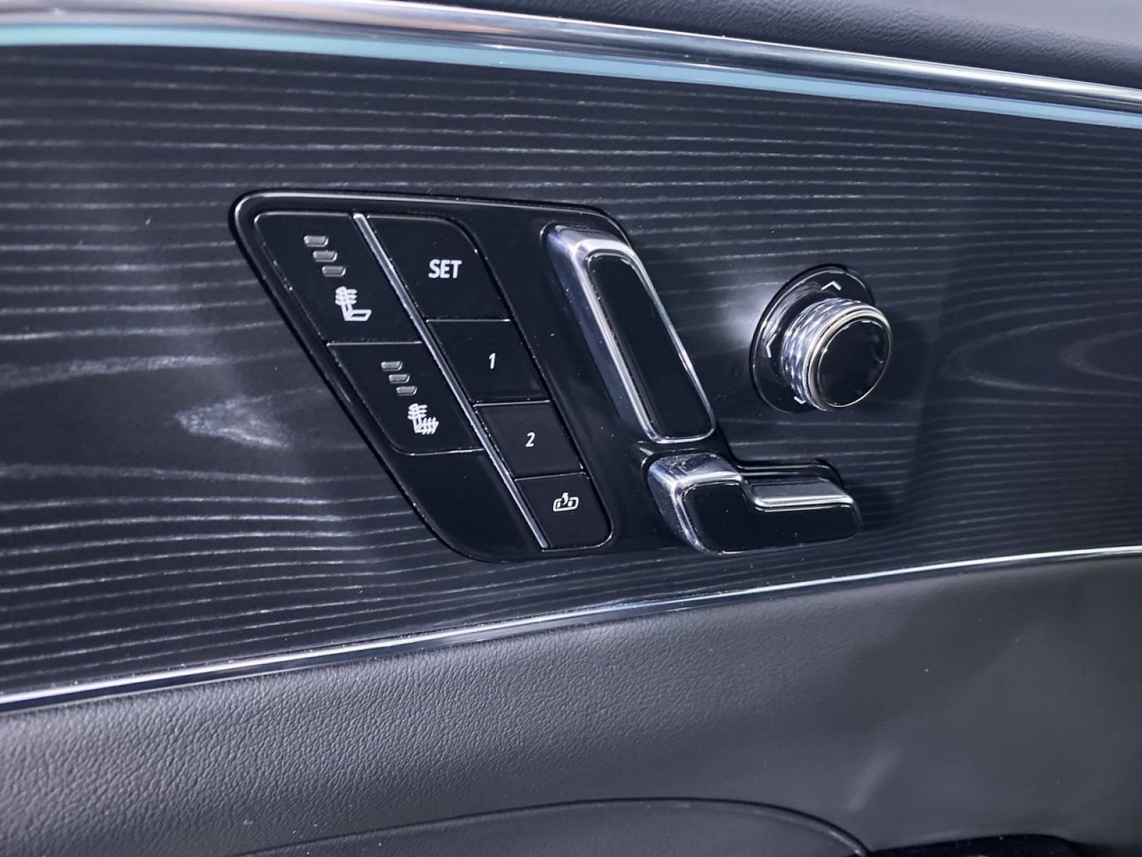 Certified 2024 Cadillac Lyriq Luxury AWD/4WD image 9