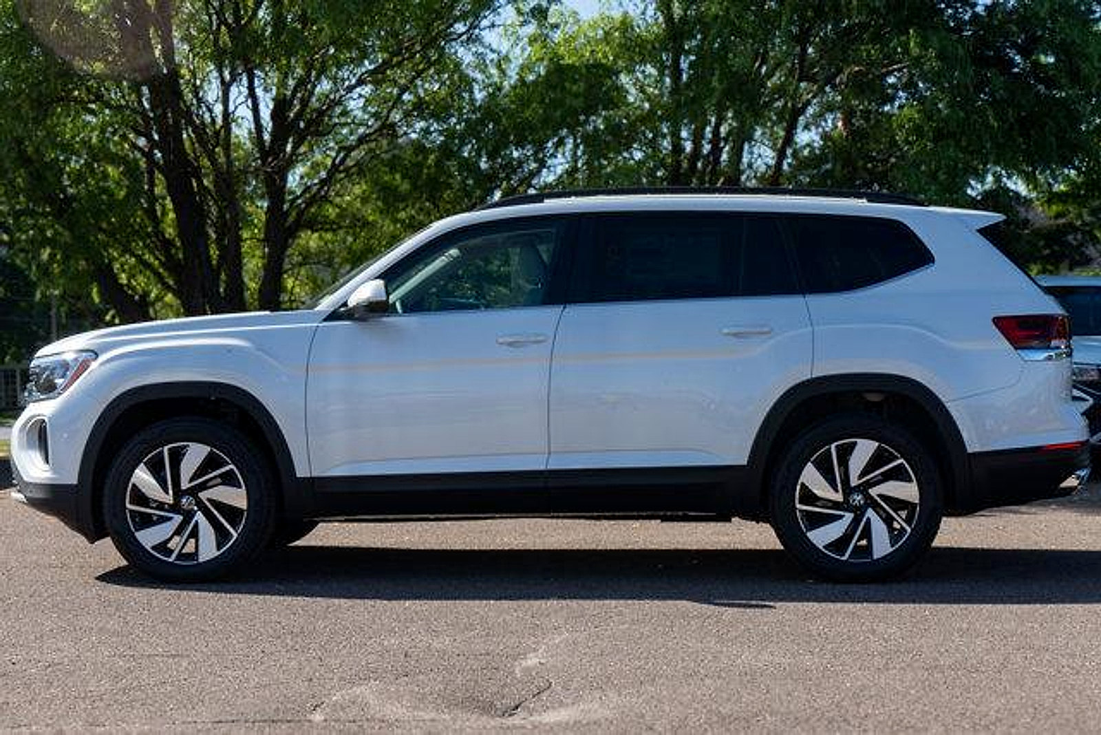 New 2026 Volkswagen Atlas SE image 3